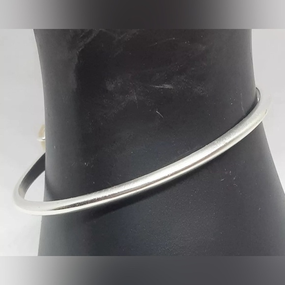 Kendra Scott Vada Bracelet Silver and Ivory Pearl 0123 - Picture 6 of 6